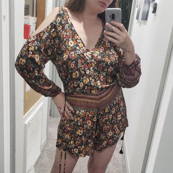 Farm Rio Cold Shoulder Floral Rare V Neck Romper - Picture 4 of 10